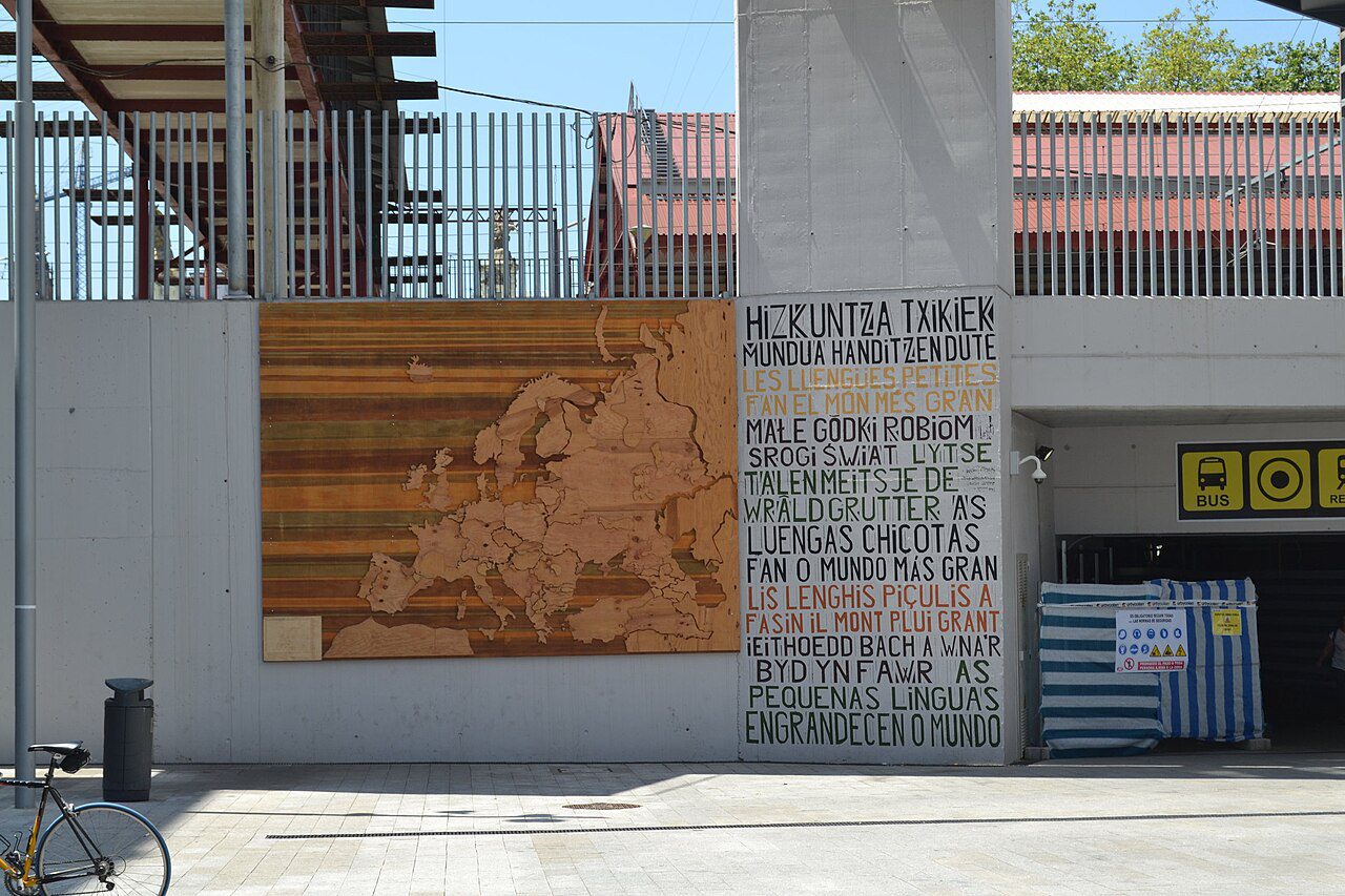 Edificio de Tabakalera en Egia, barrio con varios locales de tarta de queso